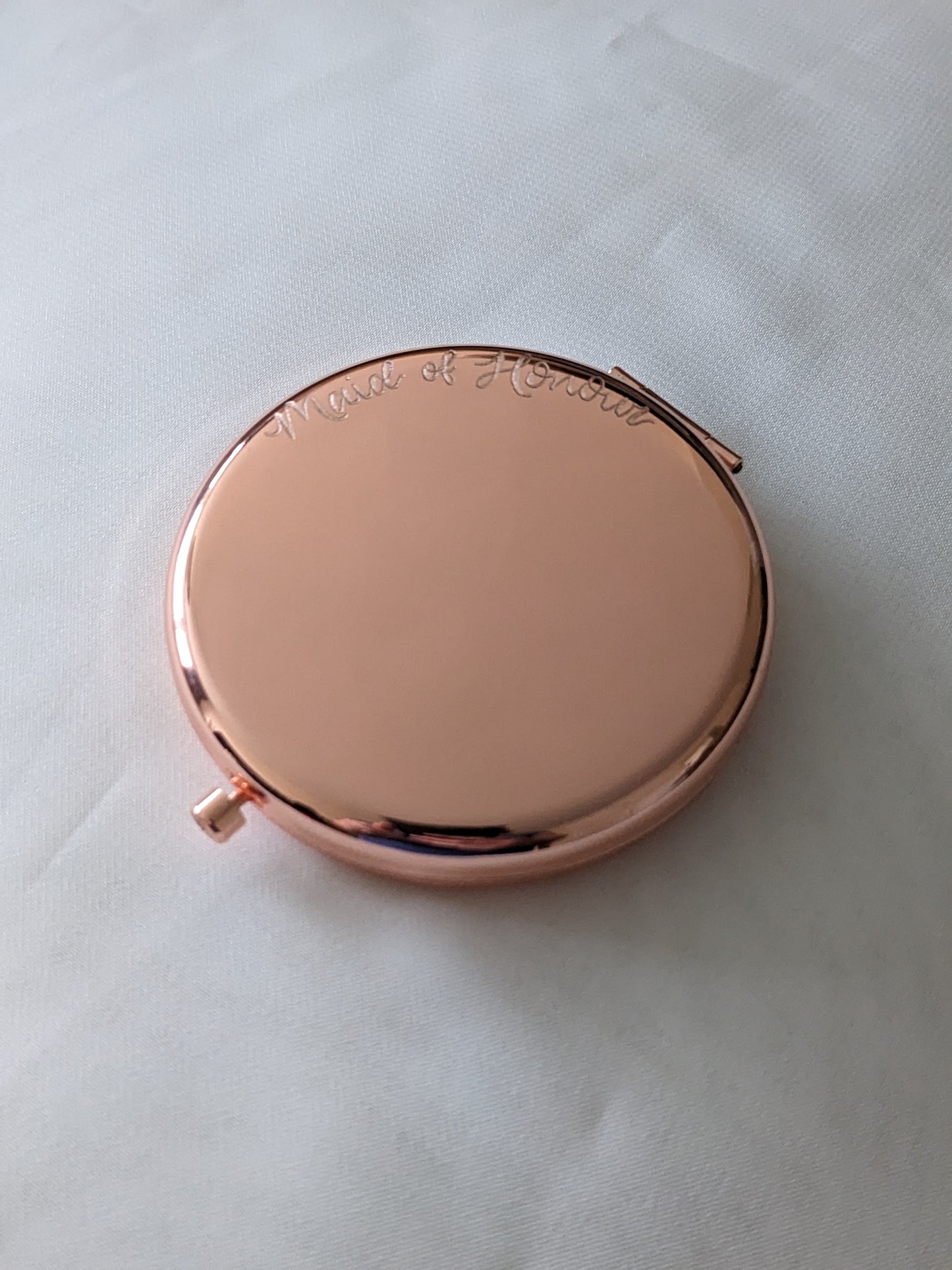 Engraved compact mirror