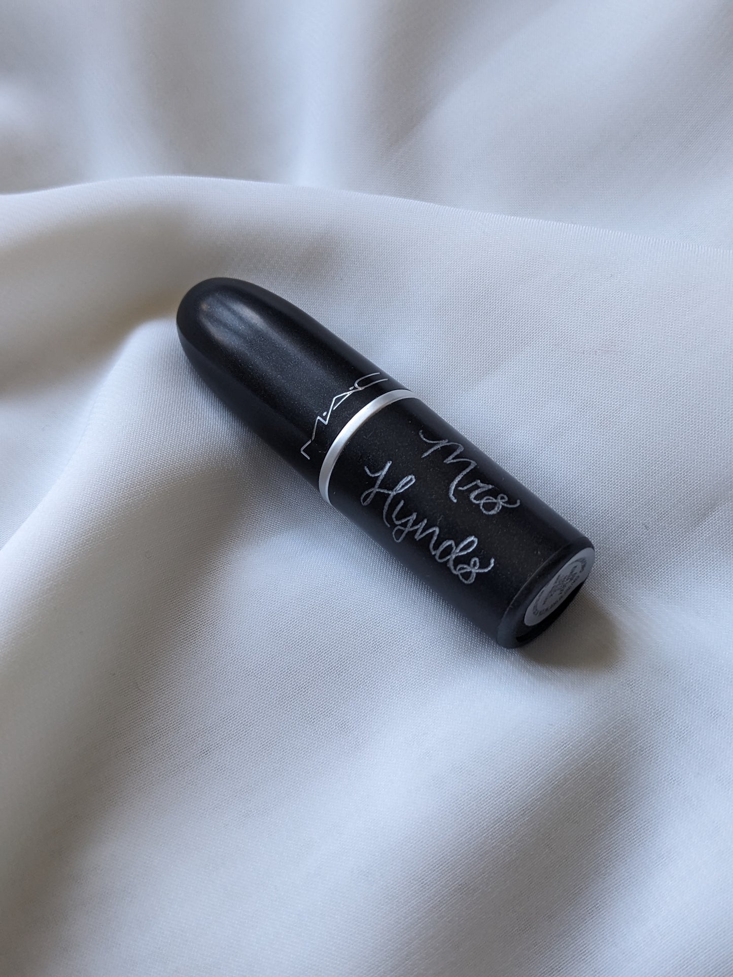 Lipstick engraving