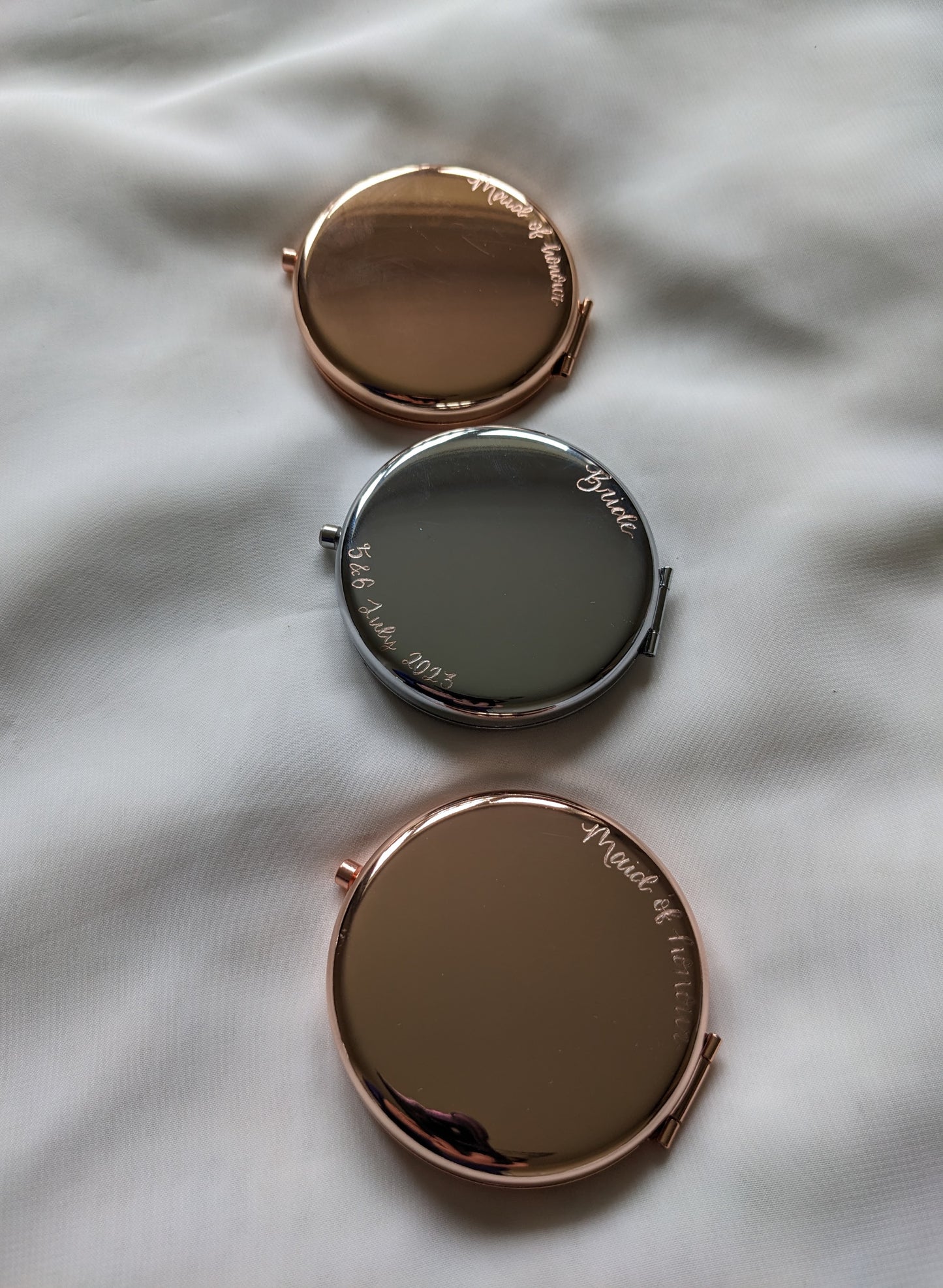 Engraved compact mirror