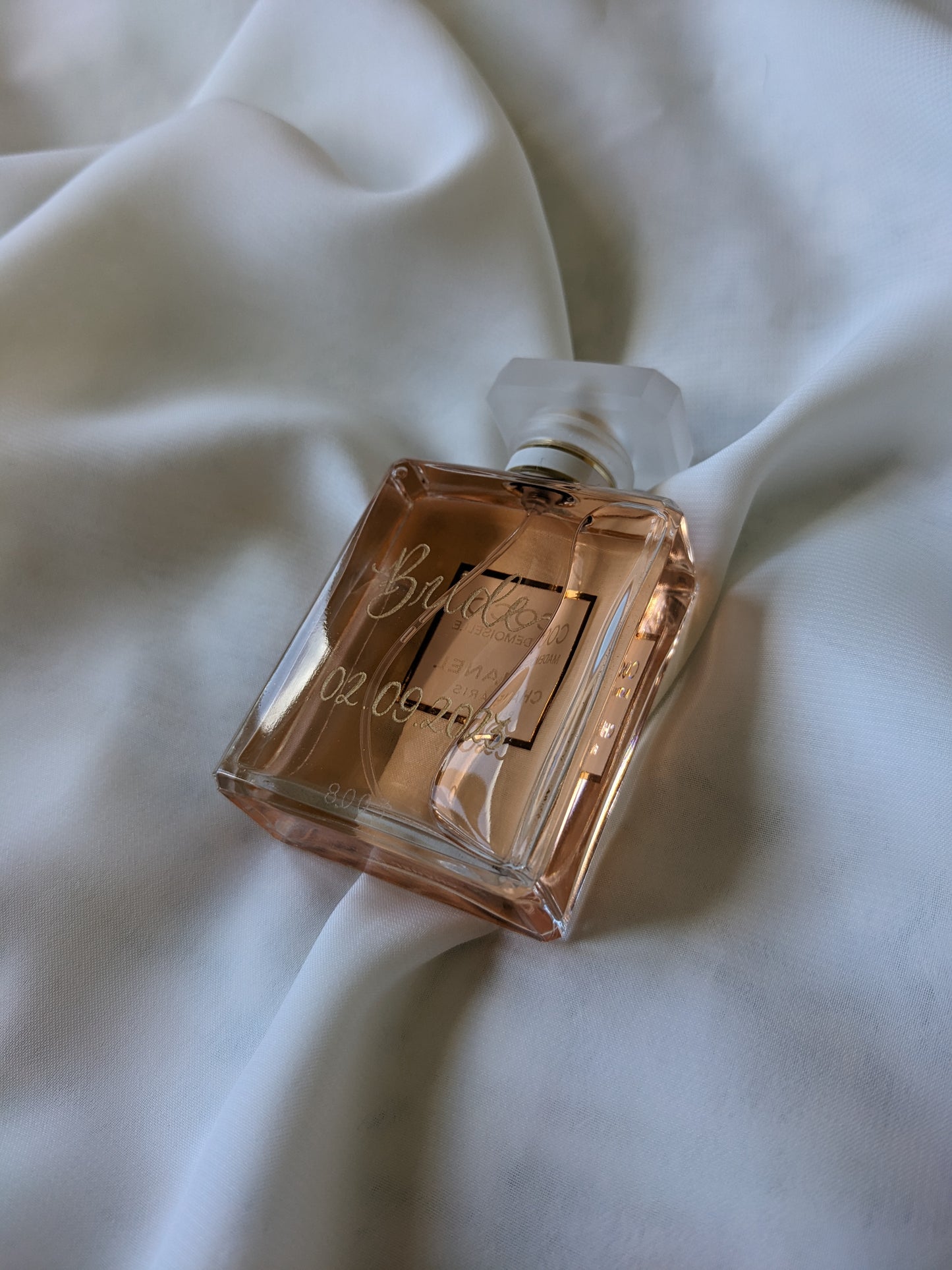 Perfume engraving