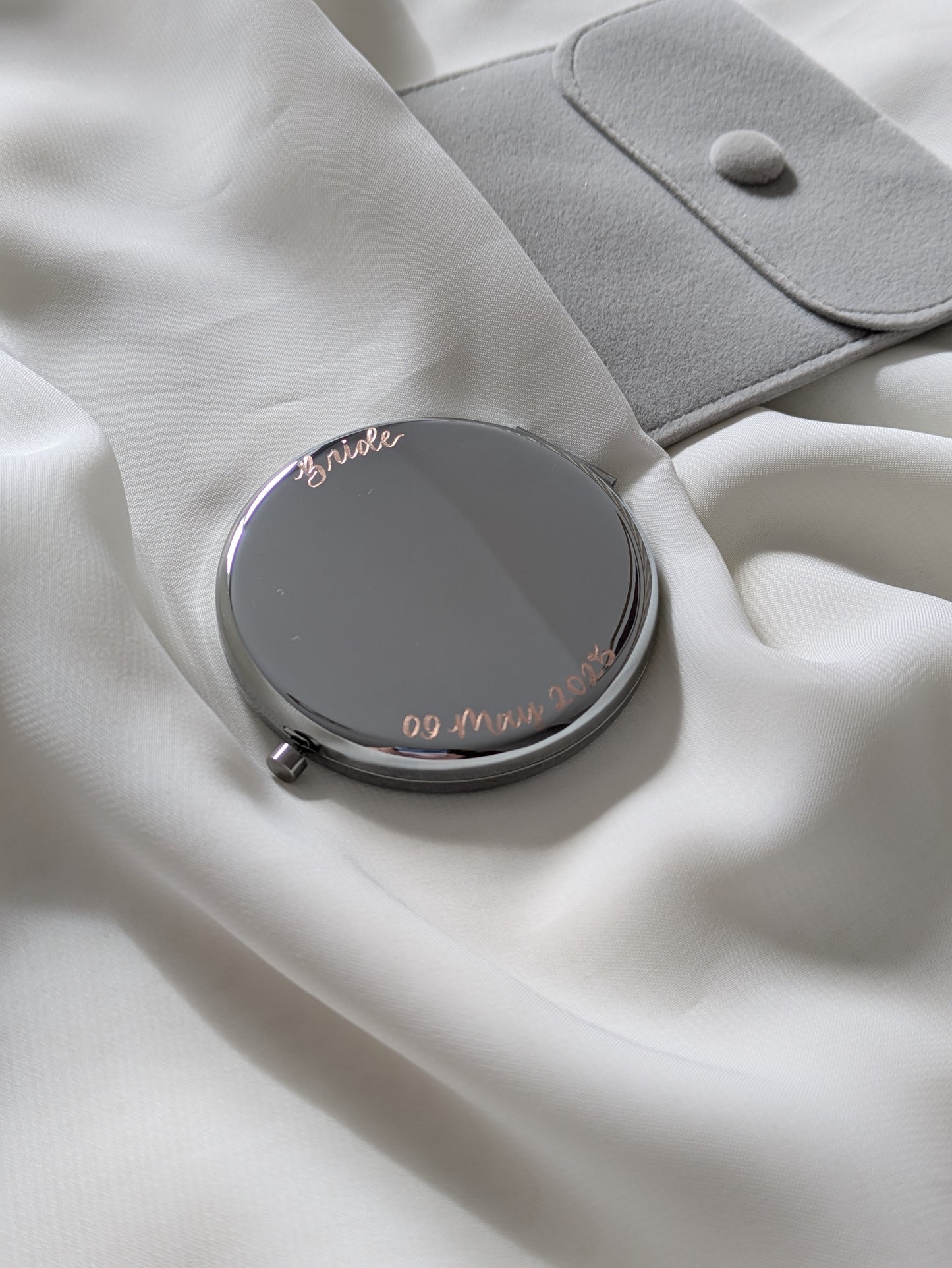 Engraved compact mirror