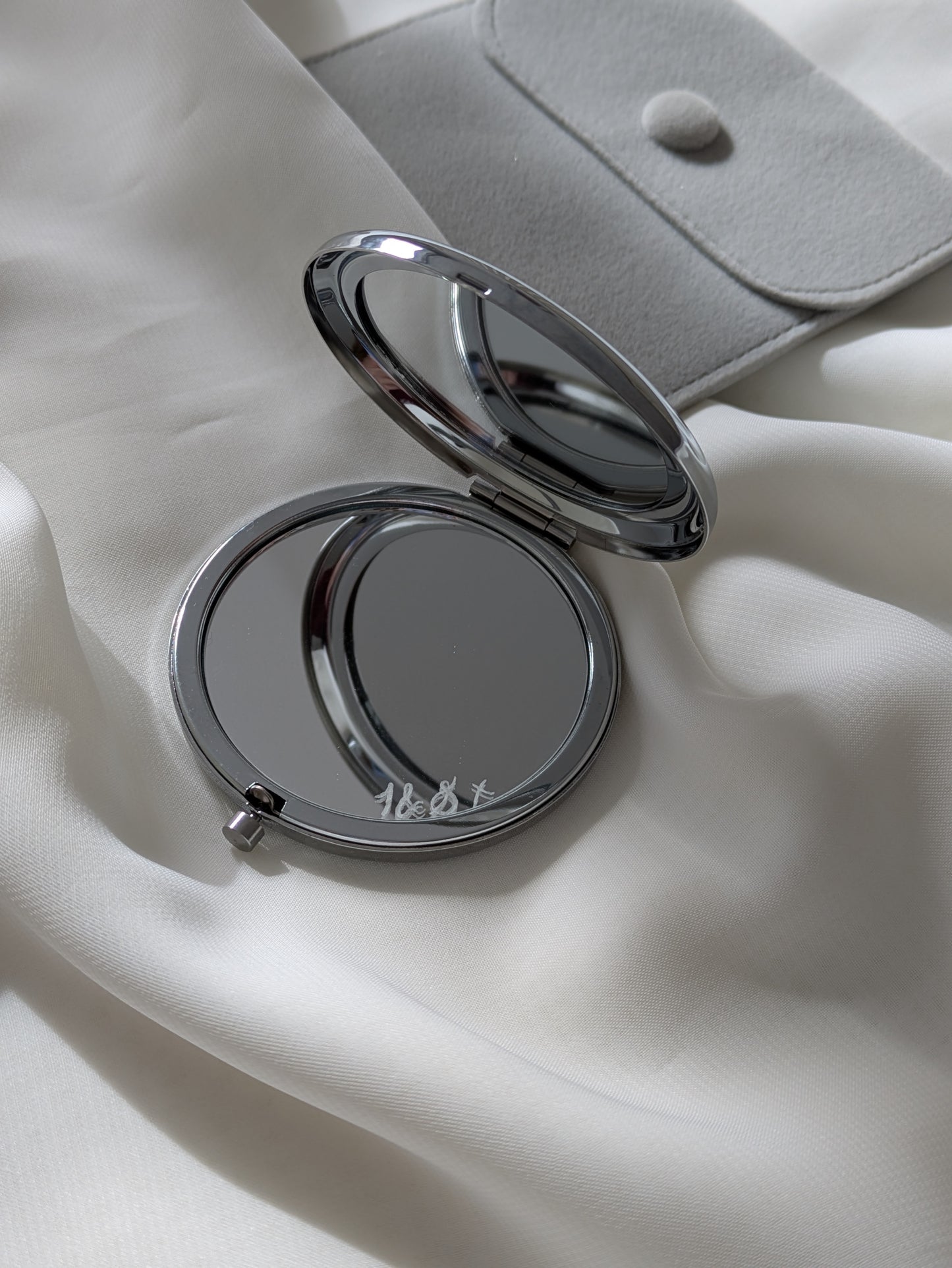 Engraved compact mirror